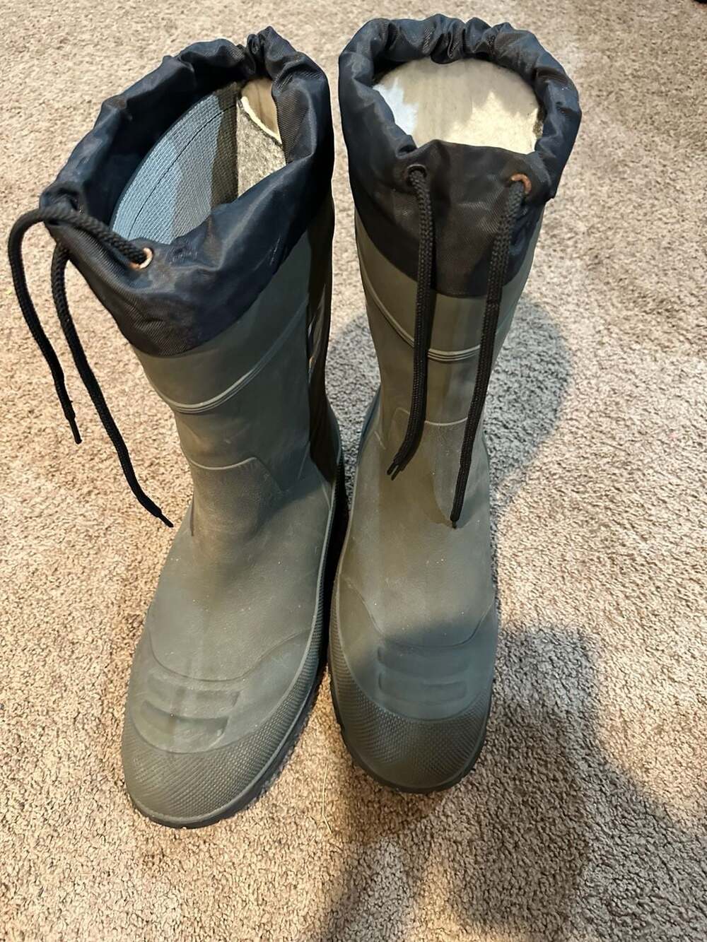 Chinook Men's green insulated waterproof boots - size 14 men’s.